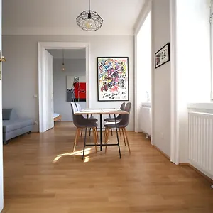  Apartment Classic, Modern & Sunny. 7min To Vienna's Center!