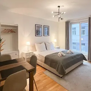 Apartment Charming, Modern & Spacious
