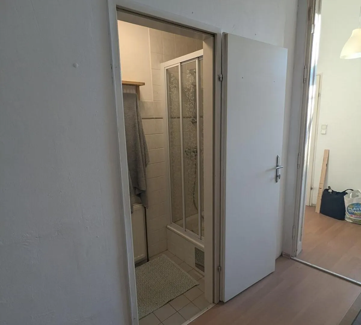 Cosy Room In Shared Apartment With Balcony Vienne